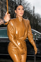 Kim Kardashian - Page 2 GRZTX7CH_t