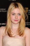 Dakota Fanning WarjN4jS_t