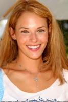 Amanda Righetti GkrfJZVk_t