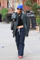 Emily Ratajkowski - Heading out for breakfast in New York December 5, 2023