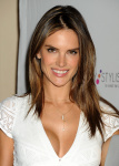 Alessandra Ambrosio - Page 7 OLs3xF1p_t