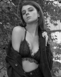 Chloe Lockley - update 01KPRYlh_t