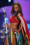 Tyra Banks ZbPliGfm_t