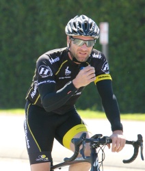 Aaron Eckhart - Out for a Bike Ride in Malibu - March 30, 2011