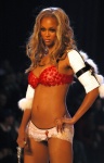 Tyra Banks P1JRfX9O_t