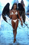 Naomi Campbell UGvFAqza_t