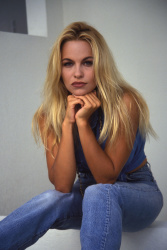 Памела Андерсон (Pamela Anderson) Barry King Photoshoot 1992 (31xHQ) ZemCi6j0_t