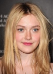 Dakota Fanning NqHUYKr4_t