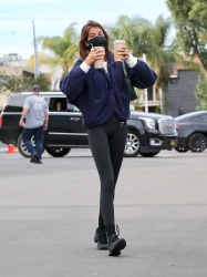 Kaia Gerber - Grabs some smoothies after her workout in Los Angeles CA 01/10/2022