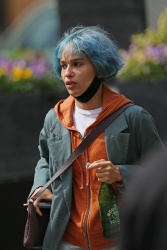 Zoë Kravitz - Spotted with neon blue hair while filming her latest film "Kimi" in Seattle, Washington, May 10, 2021