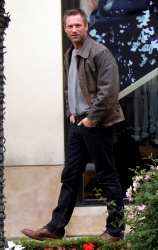 Aaron Eckhart - The Grove Shopping Center in Los Angeles - December 16, 2012