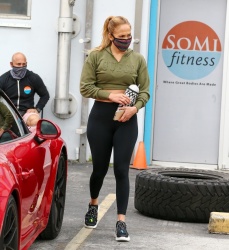 Jennifer Lopez - spotted at the gym in Miami, Florida | 01/13/2021