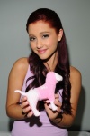 Ariana Grande CFbIAxSE_t