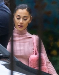Ariana Grande - In London - On Set For Wicked - 09-28-2022