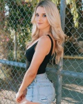 Lindsay Brewer LlW2qD0M_t