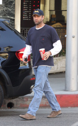 Aaron Eckhart - Out in Beverly Hills - January 20, 2009