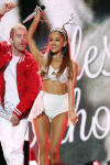 Ariana Grande - Page 3 9rC79UxG_t