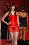 Karen Elson 2001 Victoria’s Secret Fashion Show – Runway Ba3FFadh_t