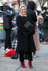 Hilary Duff - Filming scenes for "Younger" in Manhattan January 20, 2021
