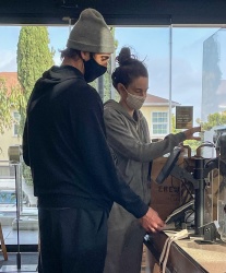 Shailene Woodley - Shopping at Erewhon Market with fiancé Aaron Rodgers in Santa Monica, May 10, 2021