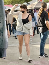 Kesha - Debuts new brunette hair as she shops at LA Flea Market with her mom Pebe in Los Angeles, January 17, 2022