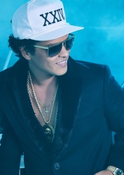 Bruno Mars - Latina, January 1, 2017