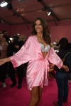 Alessandra Ambrosio - Page 9 Sm2BnulX_t