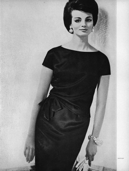 US Vogue August 15, 1961 : Sondra Peterson by Karen Rakdai | the ...