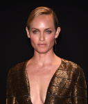 Amber Valletta OAZc74n2_t