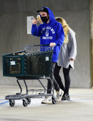 Hilary Duff - Shopping at Whole Foods in Los Angeles December 28, 2020