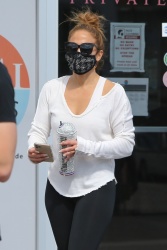 Jennifer Lopez - spotted back at the gym in Miami, Florida | 01/21/2021