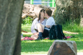 Daisy Edgar-Jones - Seen passionately kisses her boyfriend Tom Varey during romantic picnic in the park in London, May 21, 2020