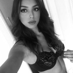 Celine Farach KcMEB0kd_t