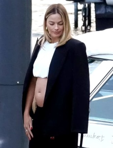 Margot Robbie - showing off baby bump at Lake Como, Italy - 7/7/2024