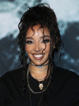 Tinashe - Page 3 BSFe6bPn_t