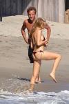 Charlotte McKinney HCHtdzR7_t