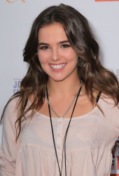 Zoey Deutch - Eighth annual "What A Pair" celebrity concert in Santa Monica | September 25, 2010