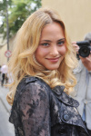 Nora Arnezeder QqHQv28N_t