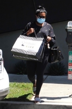 Mindy Kaling - Returns to her car with large shopping bags after a trip to Couture Kids On Robertson in West Hollywood, August 5, 2020