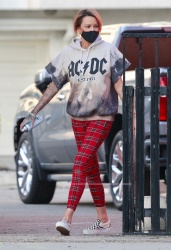 Tina Louise - Spotted spray painting a fence outside her second location of her vegan restaurant Sugar Taco in Sherman Oaks, February 1, 2021