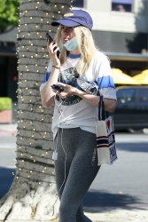 Suki Waterhouse - Chats on her phone in Beverly Hills, July 27, 2021