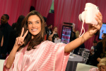 Alessandra Ambrosio - Page 8 0WMPci1h_t