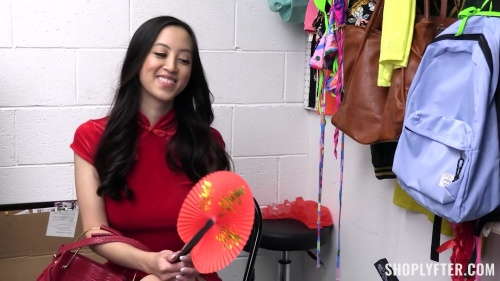 Shoplyfter 25 01 25 Alexia Anders That Doesnt Paint Lips Babe XXX 1080p MP4-WRB