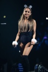 Ariana Grande - Page 3 QsseTHP1_t