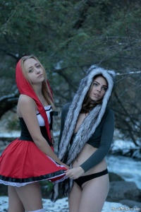 Violet &amp; Rebecca – [Marvel Charm – Winter Trip]