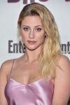 Lili Reinhart QE1Y7Ku5_t