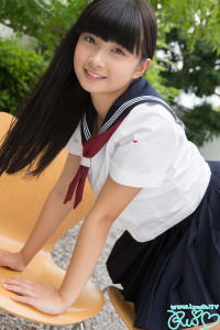 Rei Kuromiya en cosplay de Colegiala