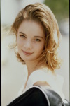 Gabrielle Anwar XrVUG7Oh_t