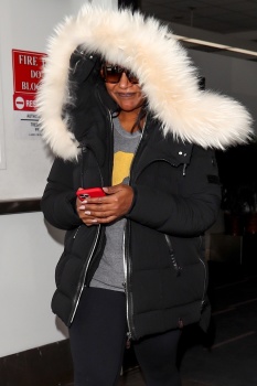 Mindy Kaling - Walks to her curbside ride after a flight at LAX Airport in Los Angeles, February 12, 2020