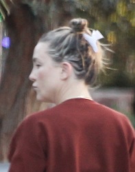 Kate Hudson - goes makeup free while paying a visit to her mother in Pacific Palisades, California | 12/25/2020